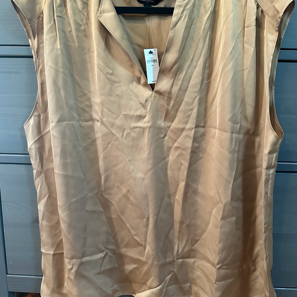 Banana Republic Sleeveless Beige Blouse